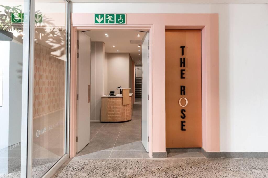 The Rose 401: 4th Floor Centre Le Cap
