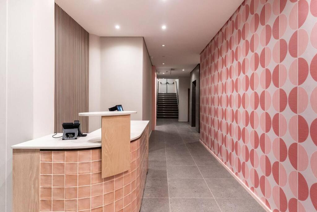 The Rose 401: 4th Floor Centre Appartement