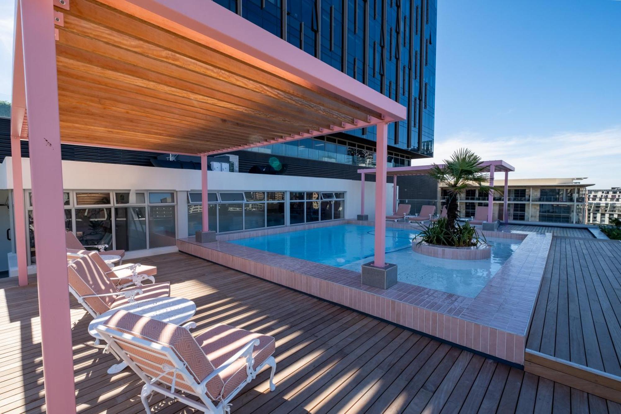 The Rose 401: 4th Floor Centre Appartement *