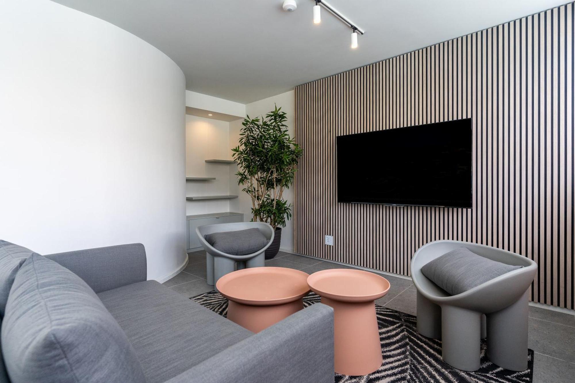 The Rose 401: 4th Floor Centre Appartement Le Cap